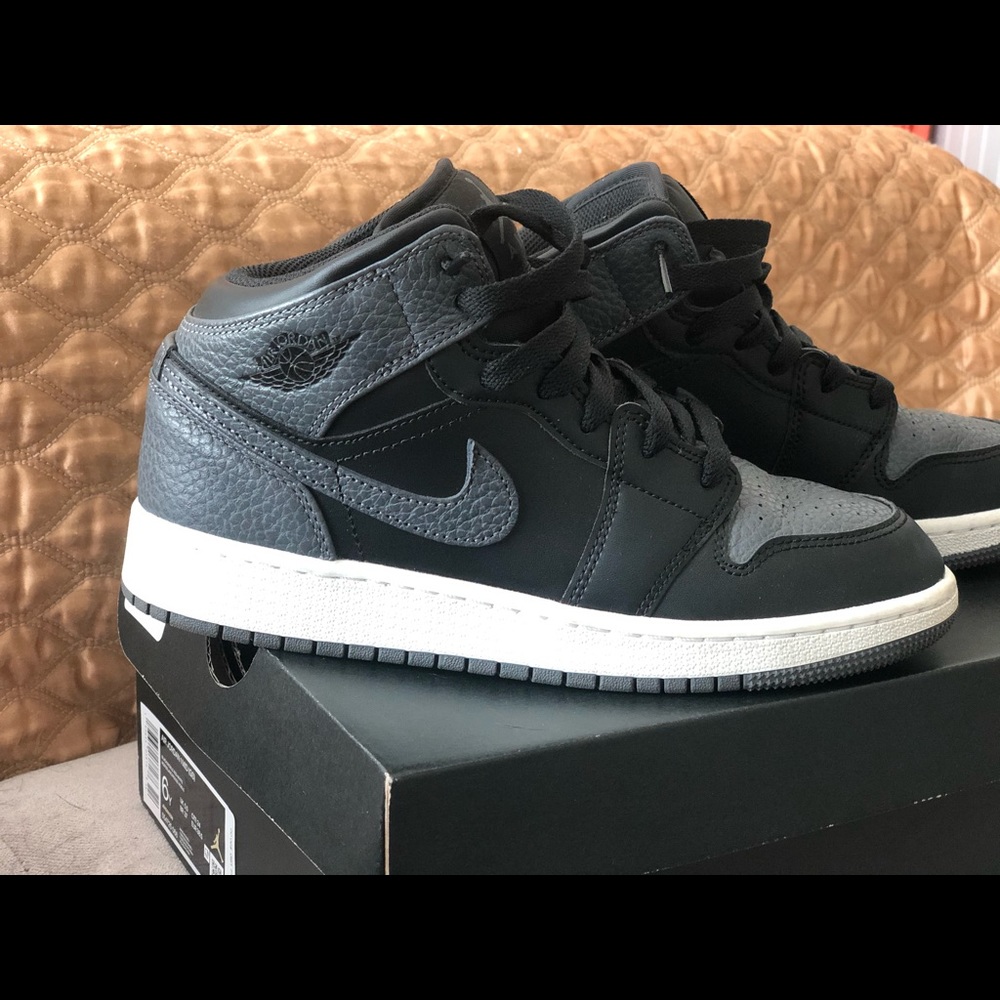 nike air jordan 1 mid black-dark